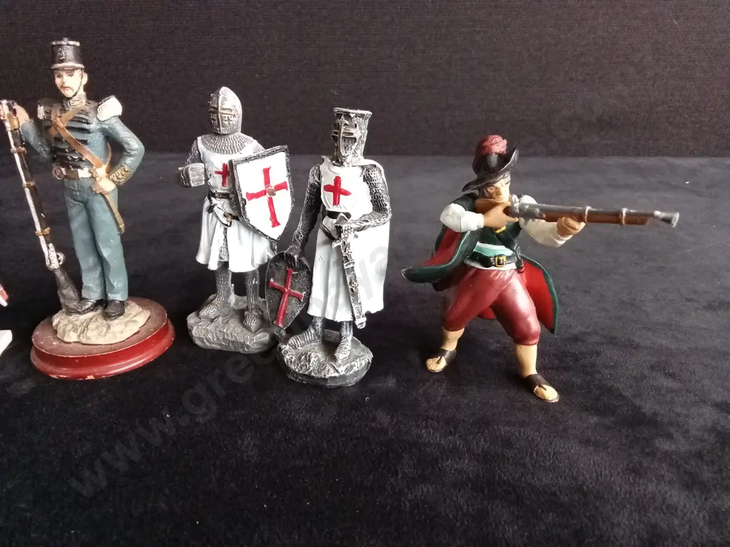 6 VARIOUS RESIN SOLDIER MODELS PLUS CAST MOUNTED SOLDIER Image 1++