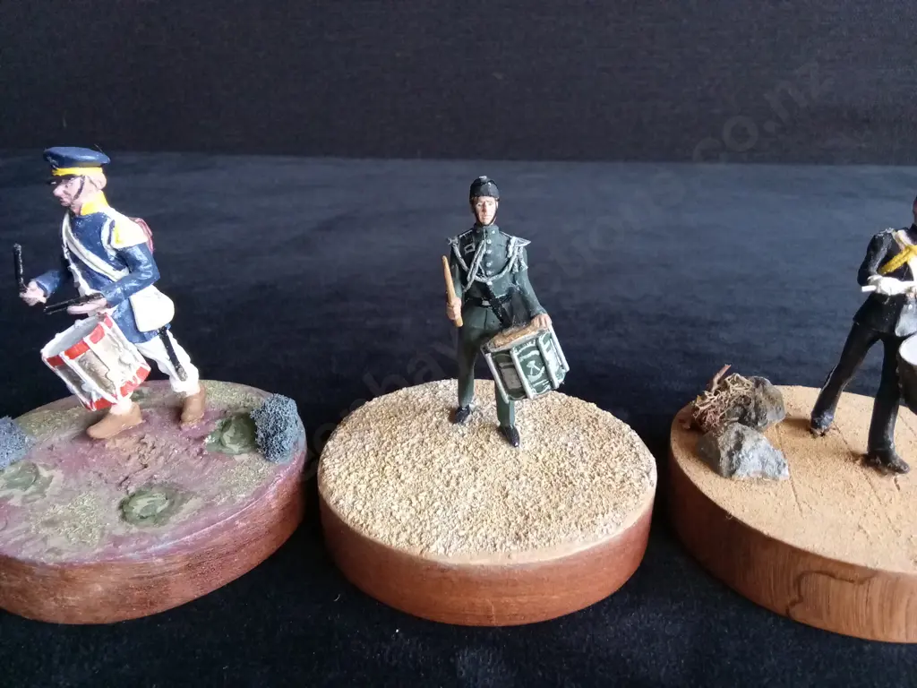 3 CAST SOLDIER MODELS MOUNTED ON ROUND WOODEN BLOCKS UNBRANDED Image 1++