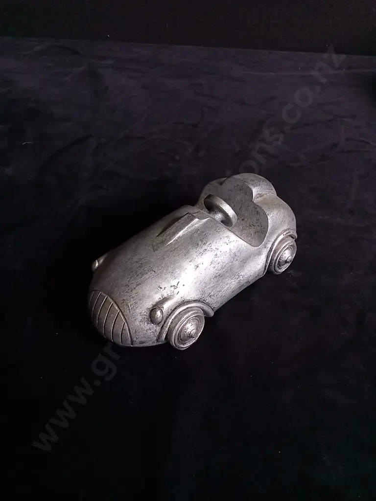 2 STUDIO NOVA (JAPAN) VOLKSWAGEN BEETLE MODELS IN GLASS CASES PLUS 3RD MODEL Image 1++