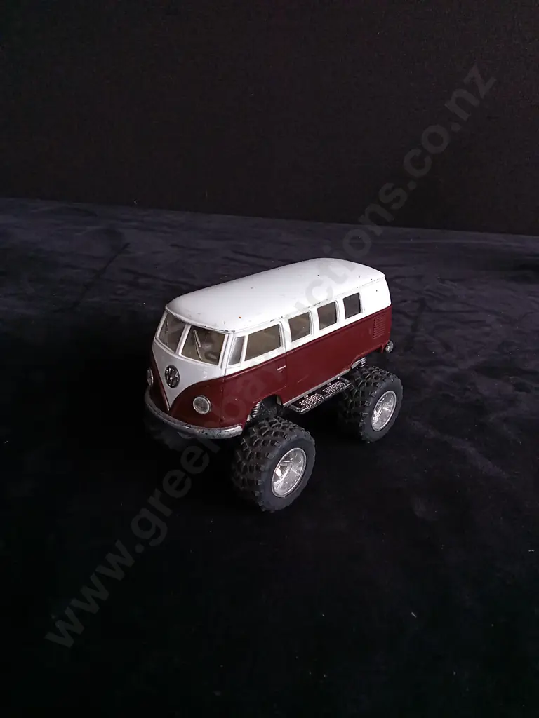 3 VINTAGE VOLKSWAGEN BEETLE MODELS AND TIN VOLKSWAGEN PRINT Image 1++