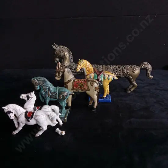 5 HORSE ORNAMENTS