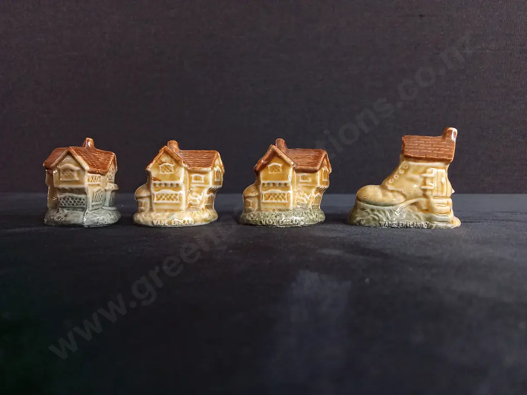 4 VINTAGE WADE WHIMSIES PORCELAIN FIGURES Image 1++