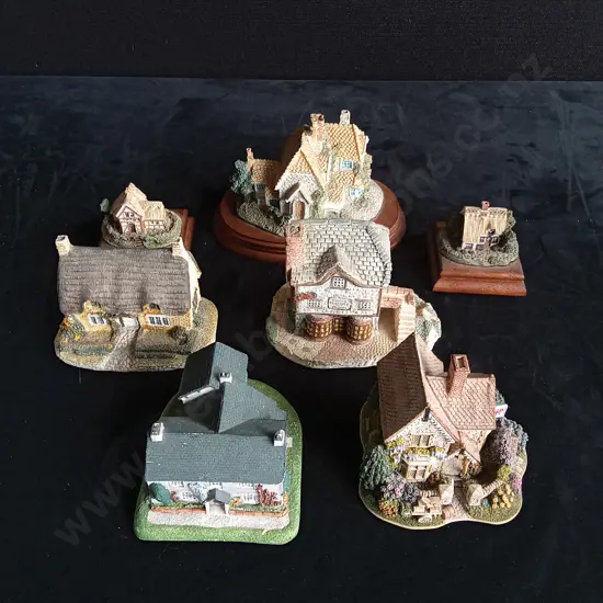 7 DECORATIVE HOUSES