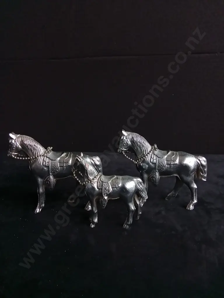 8 METAL HORSE ORNAMENTS Image 1++
