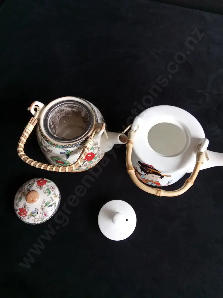 2 JAPANESE TEAPOTS Image 1++