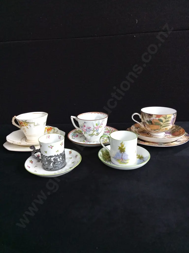 COLLECTION OF CUPS AND SAUCERS Image 1++