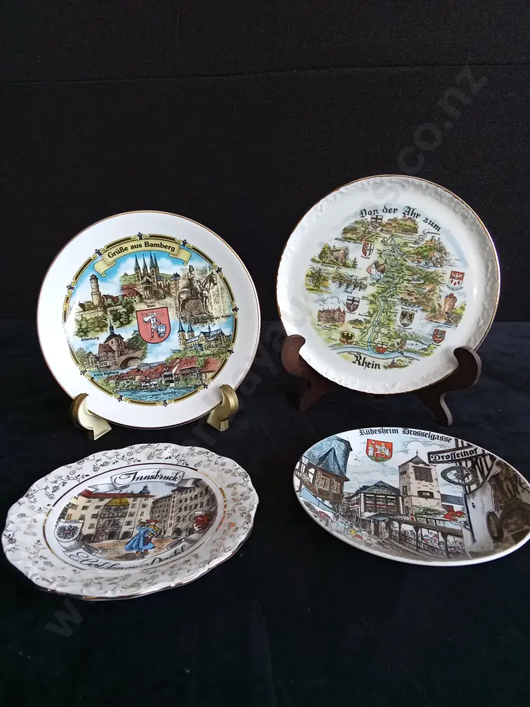 4 PIECES GERMAN DECORATIVE PLATES Image 1++