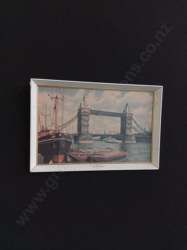 5 PIECES LONDON ART/MEMORABILIA Image 1++