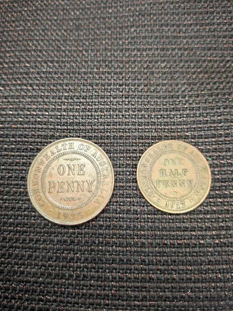 1919 AUSTRALIAN GEORGE V ONE PENNY COIN PLUS 1917 AUSTRALIAN KING GEORGE V HALF PENNY COIN Image 1++