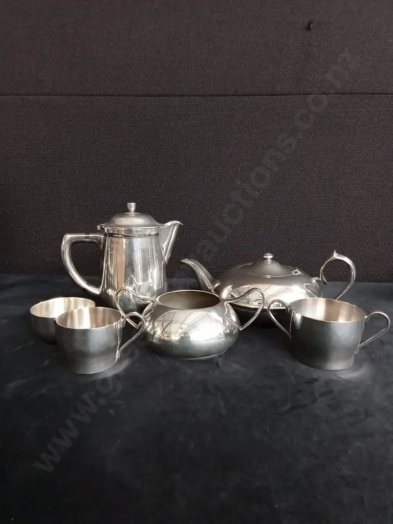 6 PIECES VINTAGE SILVER PLATED TEA AND COFFEE SERVING ITEMS Image 1++
