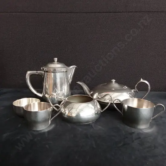 6 PIECES VINTAGE SILVER PLATED TEA AND COFFEE SERVING ITEMS