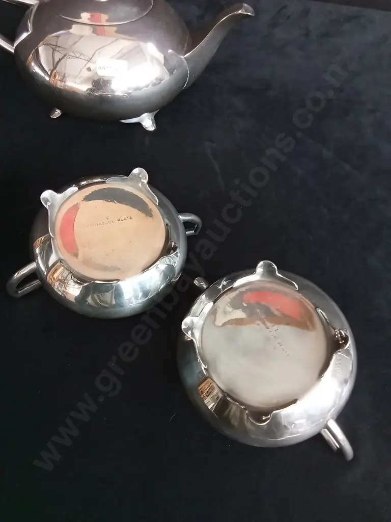 3 PIECES VINTAGE SILVER PLATED TEA SET Image 1++