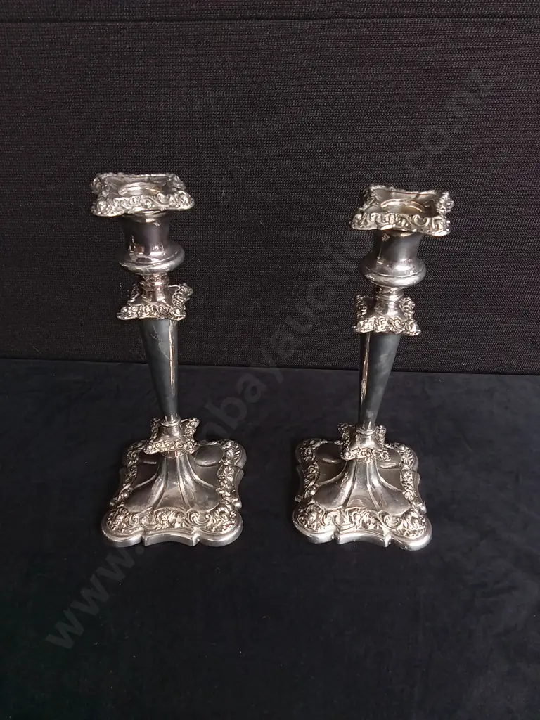 5 PIECES SILVER PLATED MIX, SERVING PLATES, CANDLESTICKS Image 1++