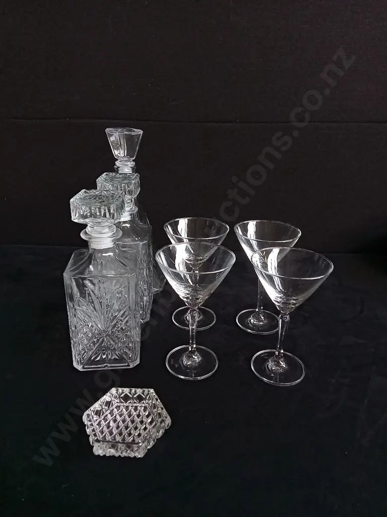 8 PIECES GLASSWARE, COCKTAIL GLASSES SET, DECANTERS Image 1++