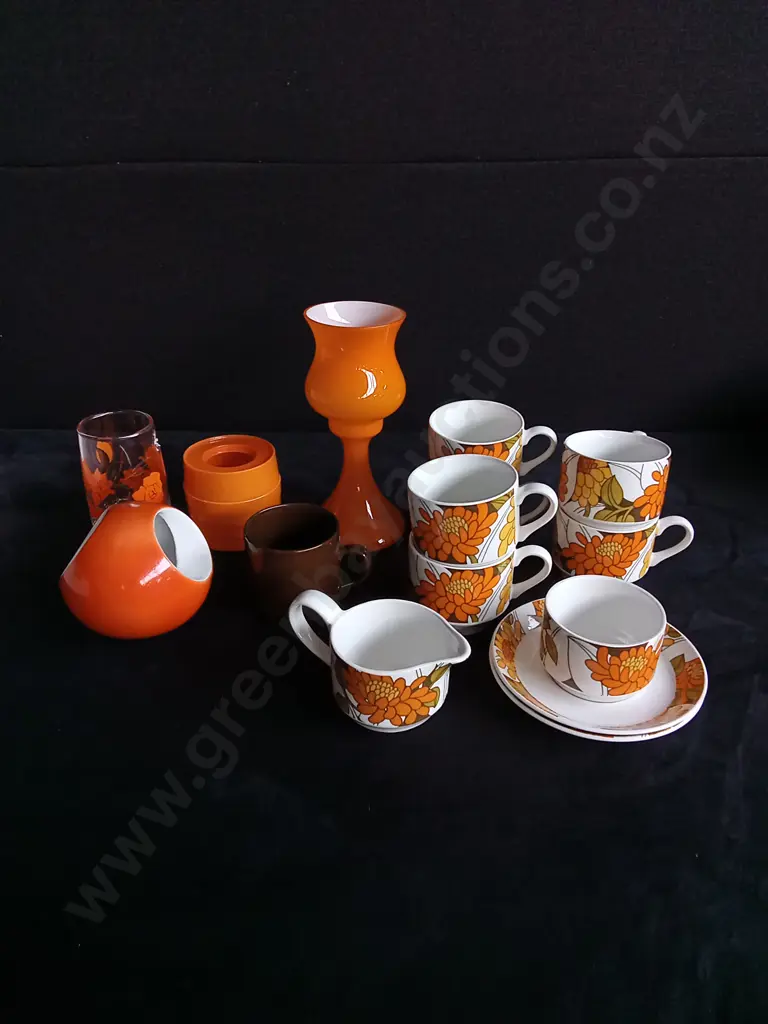15 PIECES MIX OF ORANGE TABLEWARE, INCLUDING SET Image 1++