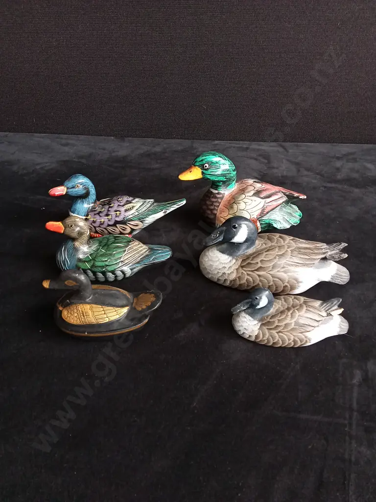 6 PIECES DECORATIVE DUCKS Image 1++