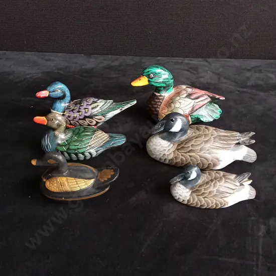 6 PIECES DECORATIVE DUCKS