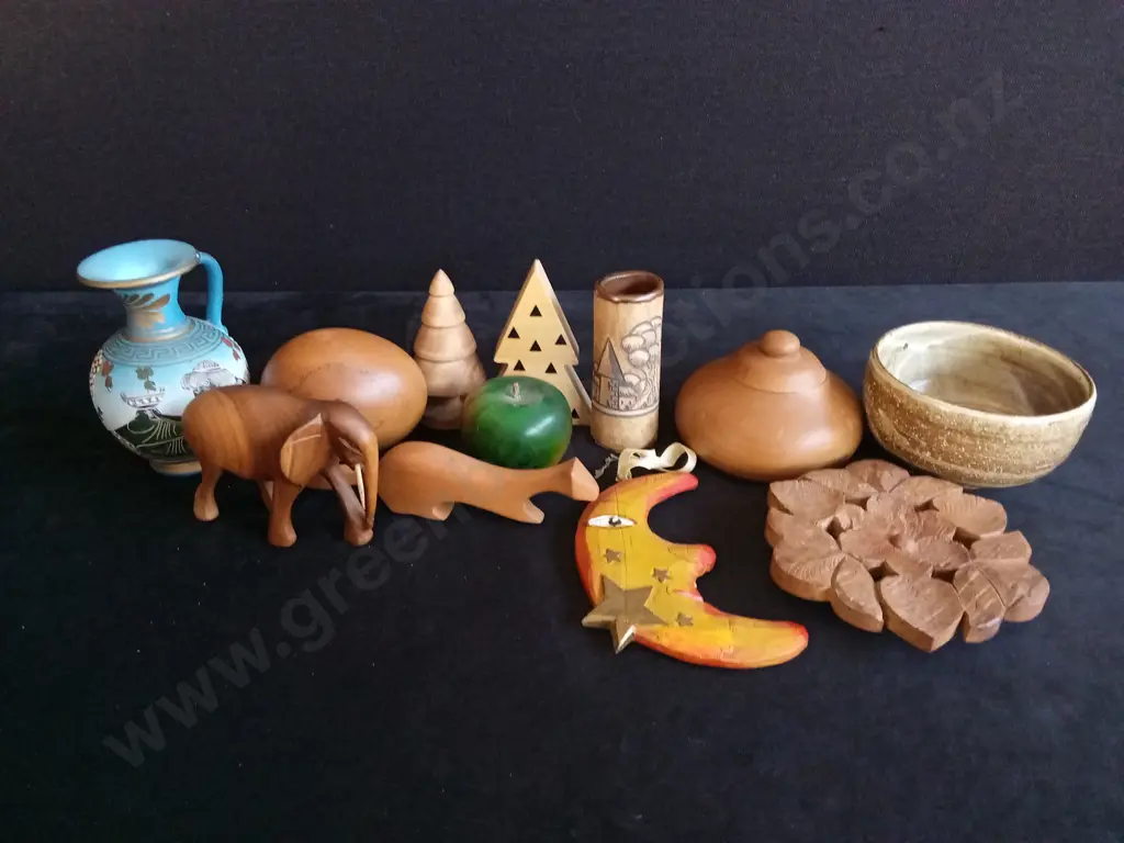 ASSORTED DECORATIVE ITEMS X 12 Image 1++