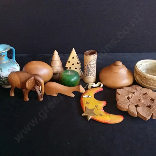 ASSORTED DECORATIVE ITEMS X 12