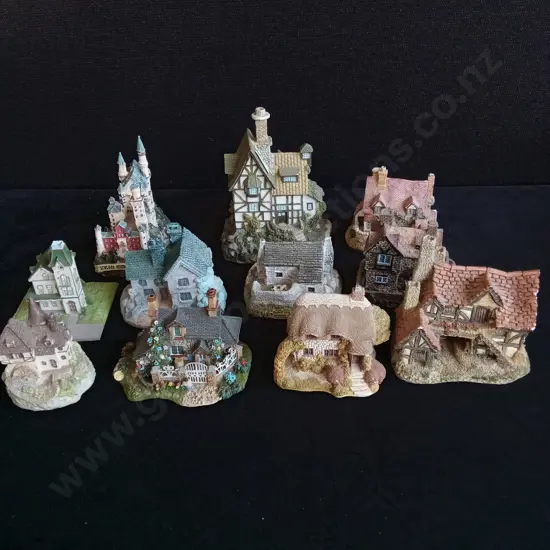 11 X MINIATURE HOUSES