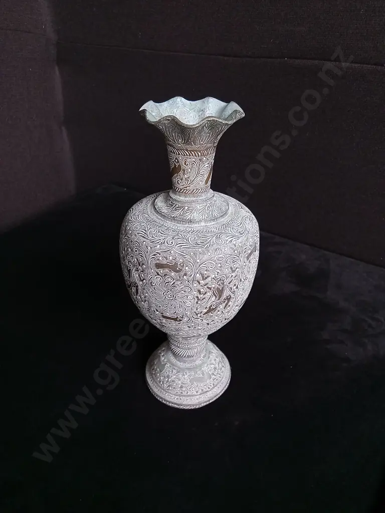CHINESE STYLE VASE Image 1++