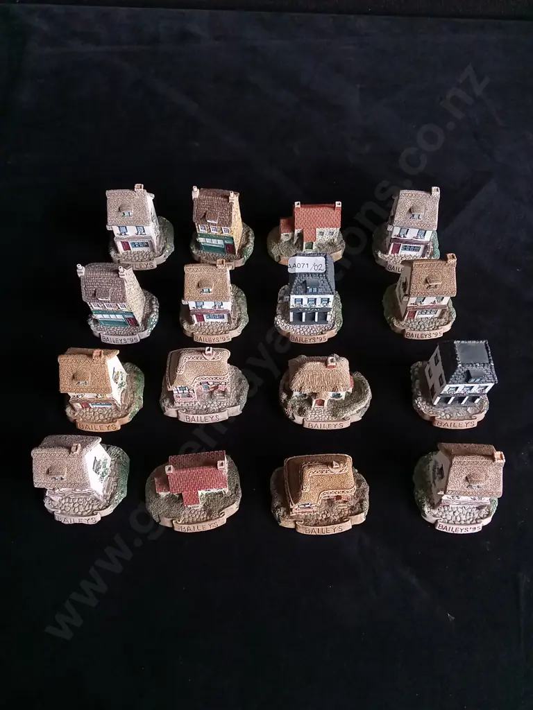 16 VINTAGE BAILEYS HOUSES Image 1++