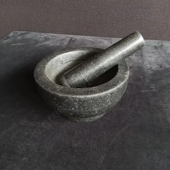 GRANITE MORTAR AND PESTLE SET