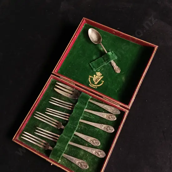 VINTAGE SILVER PLATED CUTLERY SET