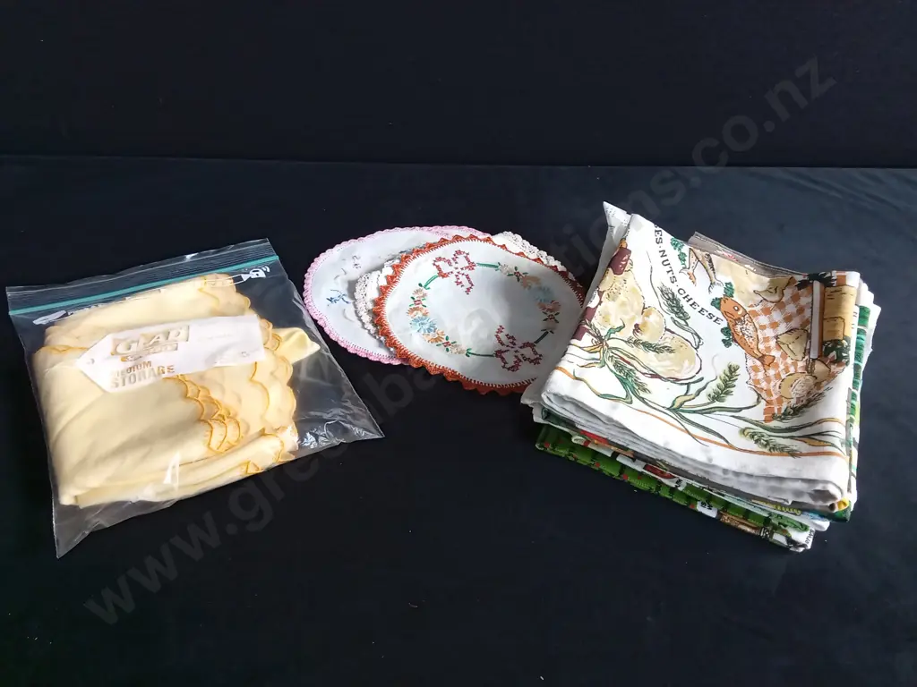 TEA TOWELS AND HANDKERCHIEFS Image 1++