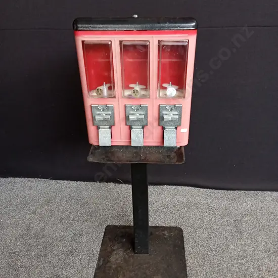 UNBRANDED 3 IN 1 TOY DISPENSER ON STEEL PEDESTAL COIN MECHANISMS BUT NO KEYS