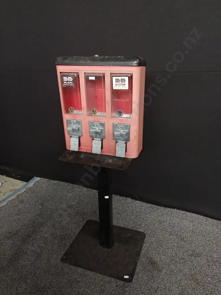 UNBRANDED 3 IN 1 M&M'S DISPENSER ON STEEL PEDESTAL COIN MECHANISMS BUT NO KEYS Image 1++