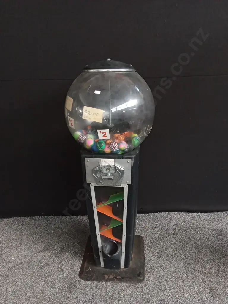 UNBRANDED SINGLE DOME TOY DISPENSER COIN MECHANISM INTACT HAS SINGLE KEY IN DOME Image 1++