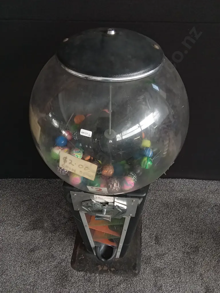 UNBRANDED SINGLE DOME TOY DISPENSER COIN MECHANISM INTACT HAS SINGLE KEY IN DOME Image 1++