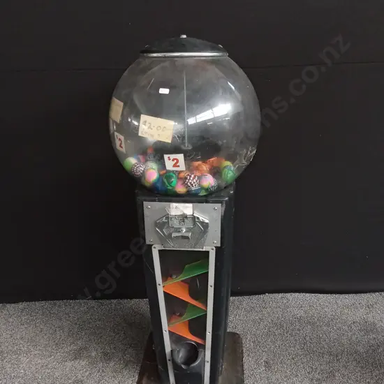 UNBRANDED SINGLE DOME TOY DISPENSER COIN MECHANISM INTACT HAS SINGLE KEY IN DOME