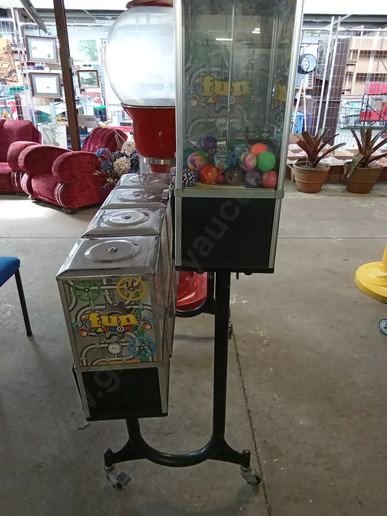 CREATIVE PRODUCTS TOY VENDING MACHINE SET - 8 MACHINES ON TROLLEY FRONT PERSPEX DAMAGED ON 7 OF THEM Image 1++