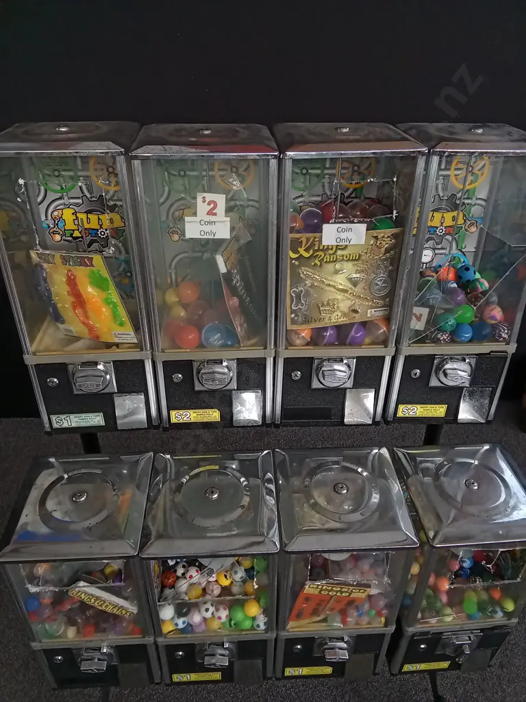 CREATIVE PRODUCTS TOY VENDING MACHINE SET - 8 MACHINES ON TROLLEY FRONT PERSPEX DAMAGED ON 7 OF THEM Image 1++