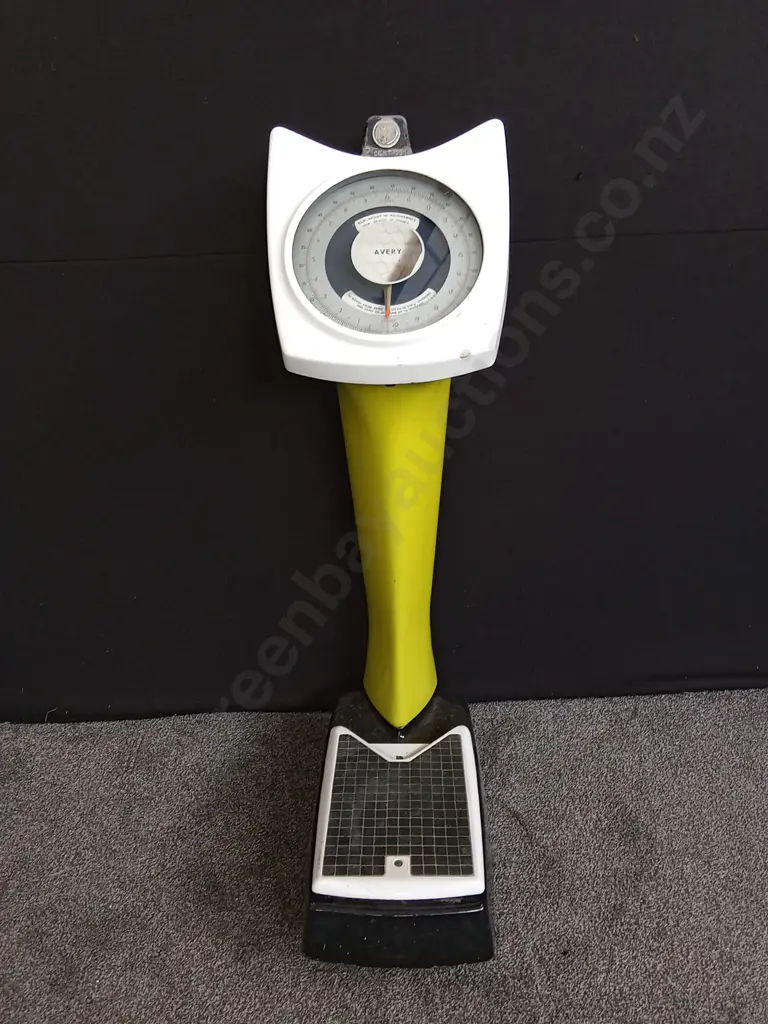 VINTAGE ENAMEL AVERY COIN OPERATED PLATFORM WEIGHING SCALE Image 1++