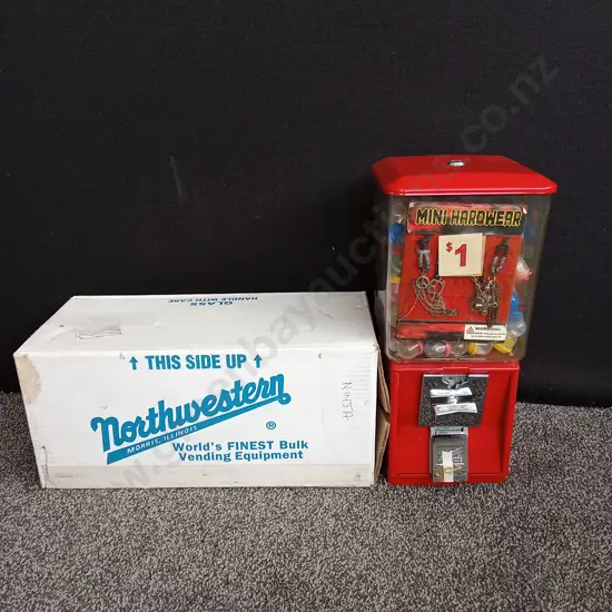 BRAND NEW BOXED NORTHWESTERN SINGLE RED VENDING MACHINE COMPLETE WITH VENDING STOCK AND KEY
