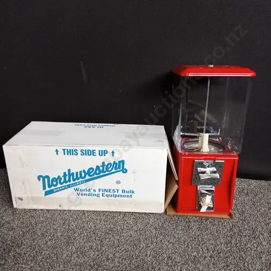 BRAND NEW BOXED NORTHWESTERN SINGLE RED VENDING MACHINE COMPLETE WITH KEY