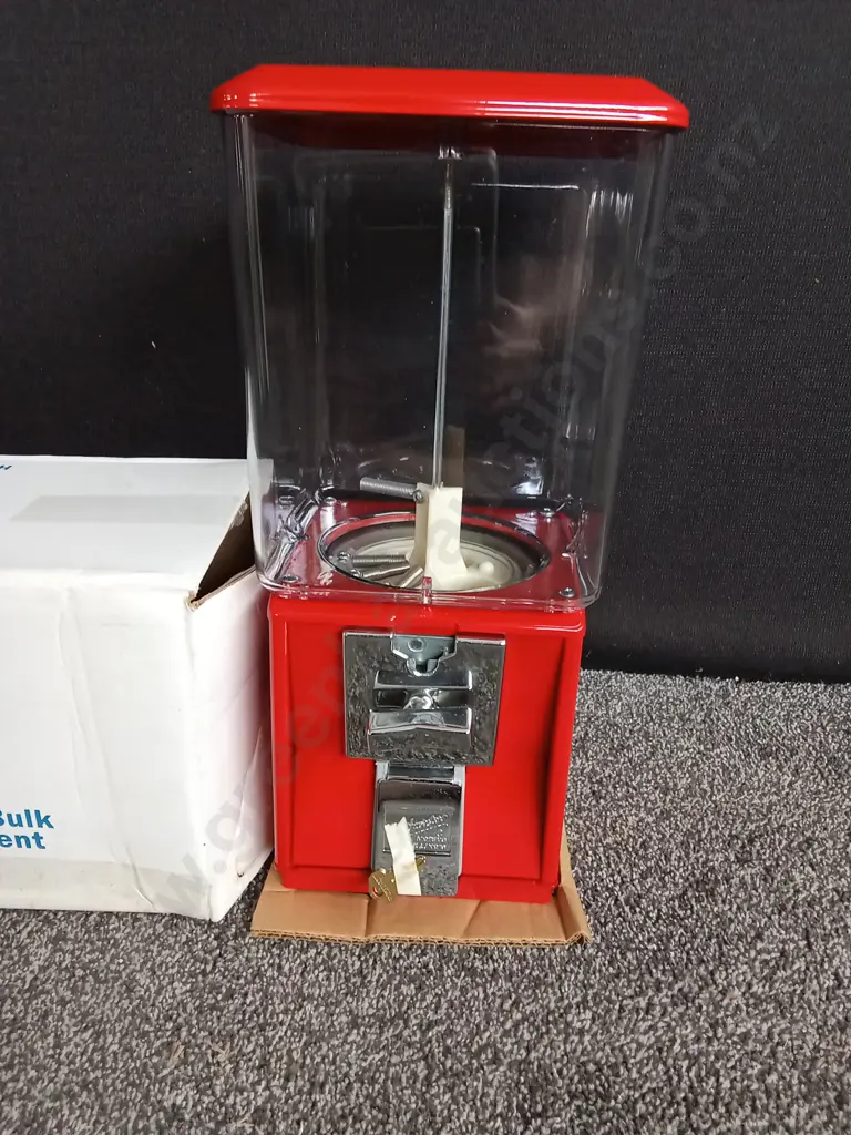 BRAND NEW BOXED NORTHWESTERN SINGLE RED VENDING MACHINE COMPLETE WITH KEY Image 1++