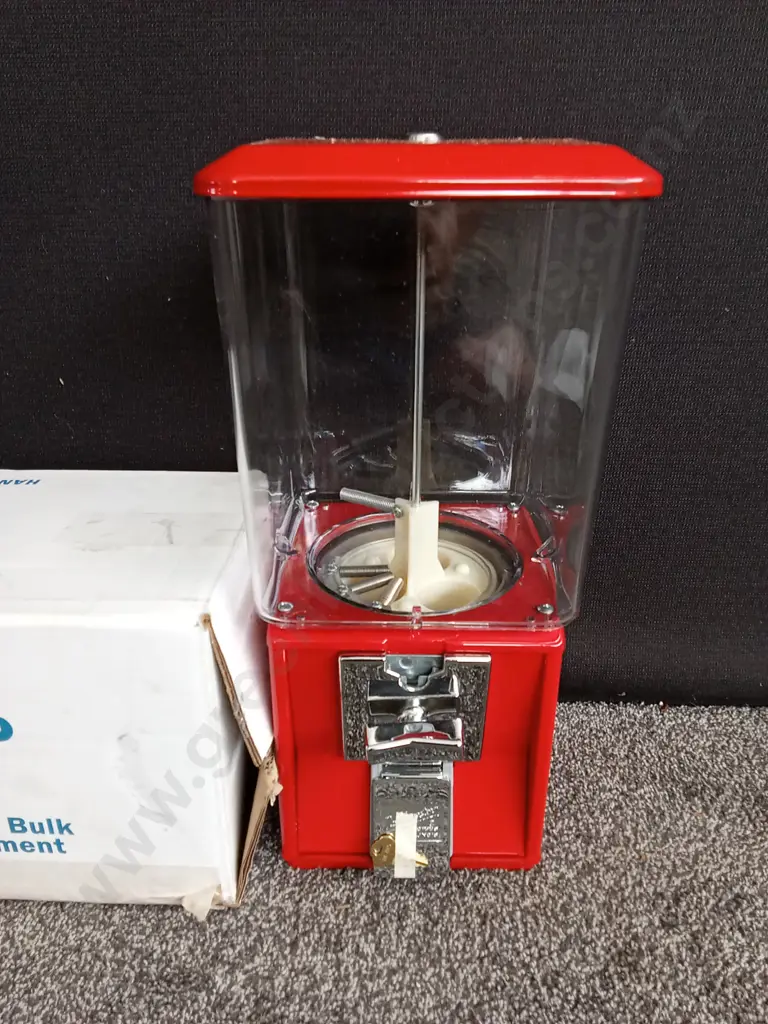 BRAND NEW BOXED NORTHWESTERN SINGLE RED VENDING MACHINE COMPLETE WITH KEY Image 1++