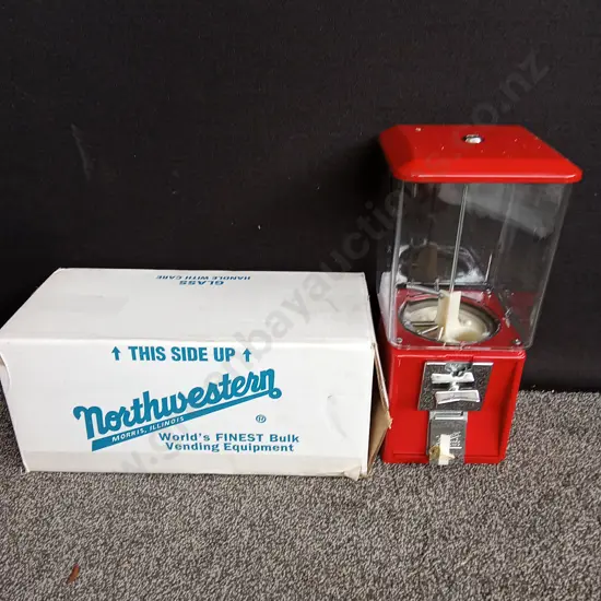 BRAND NEW BOXED NORTHWESTERN SINGLE RED VENDING MACHINE COMPLETE WITH KEY
