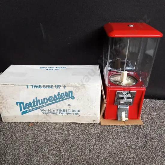 BRAND NEW BOXED NORTHWESTERN SINGLE RED VENDING MACHINE COMPLETE WITH KEY
