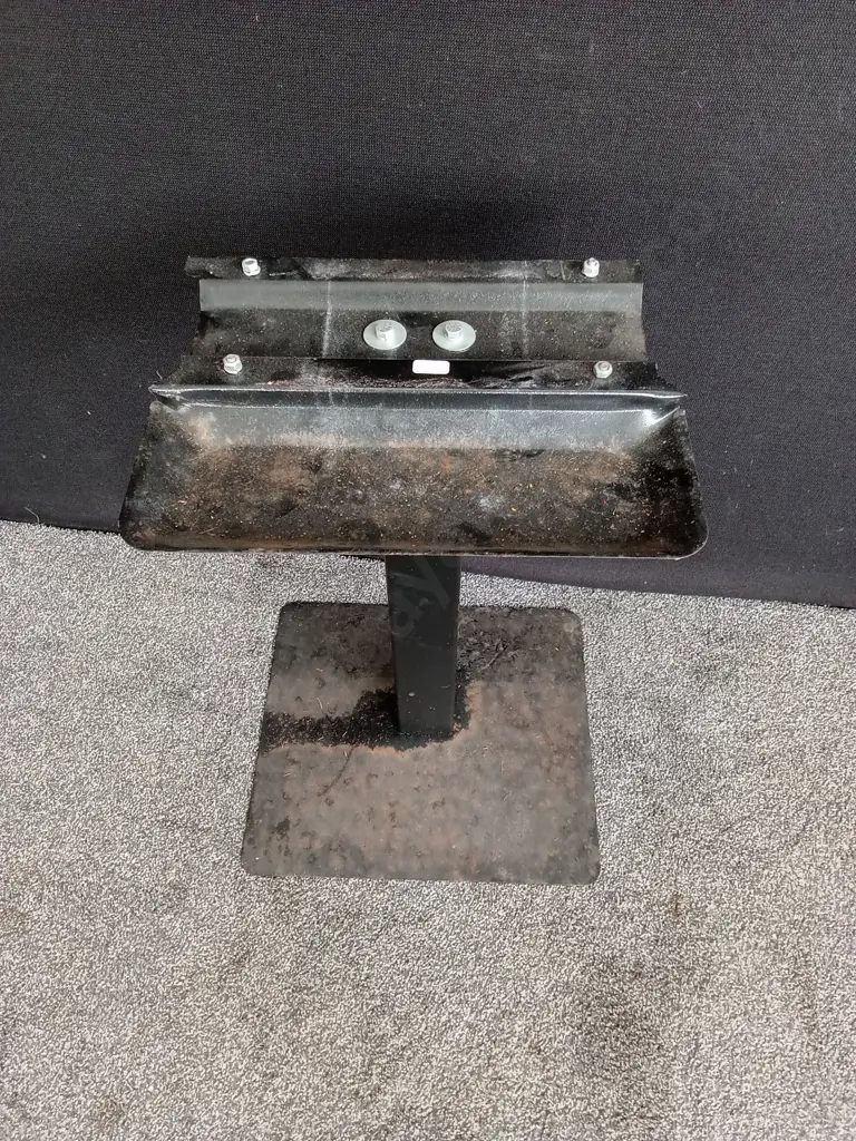 SINGLE BLACK STEEL TWIN VENDING MACHINE PEDESTAL Image 1++