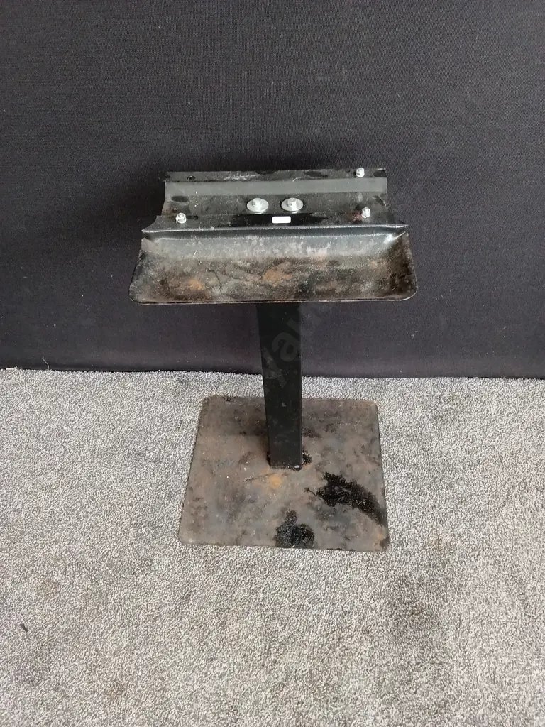 SINGLE BLACK STEEL TWIN VENDING MACHINE PEDESTAL Image 1++