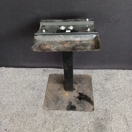 SINGLE BLACK STEEL TWIN VENDING MACHINE PEDESTAL