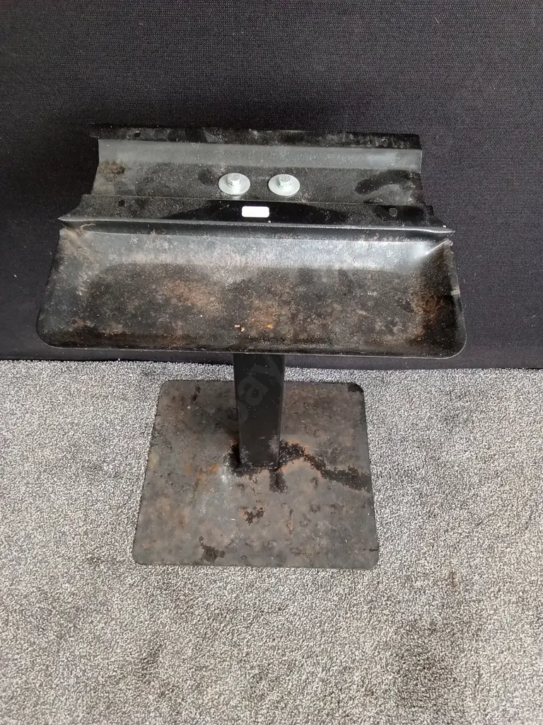 SINGLE BLACK STEEL TWIN VENDING MACHINE PEDESTAL Image 1++