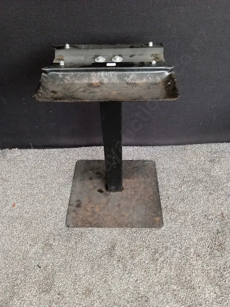 SINGLE BLACK STEEL TWIN VENDING MACHINE PEDESTAL Image 1++