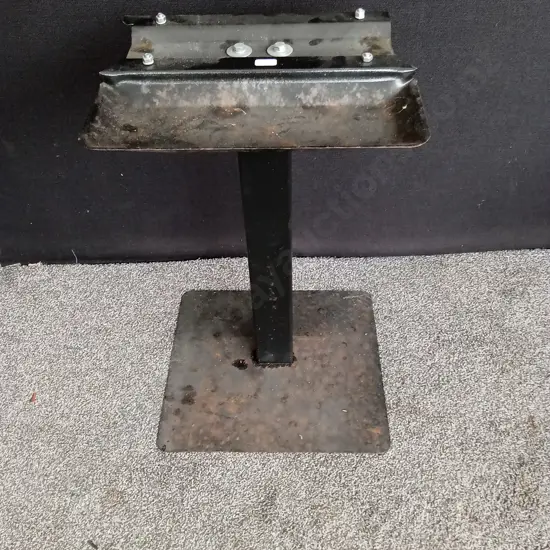 SINGLE BLACK STEEL TWIN VENDING MACHINE PEDESTAL