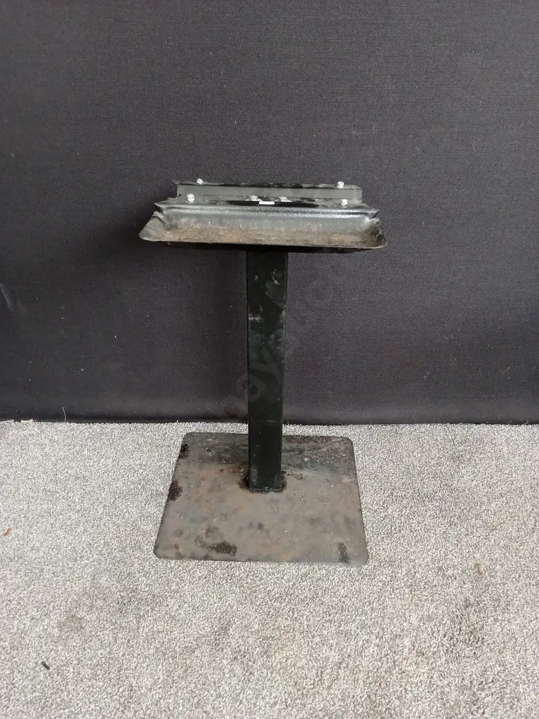 SINGLE BLACK STEEL TWIN VENDING MACHINE PEDESTAL Image 1++